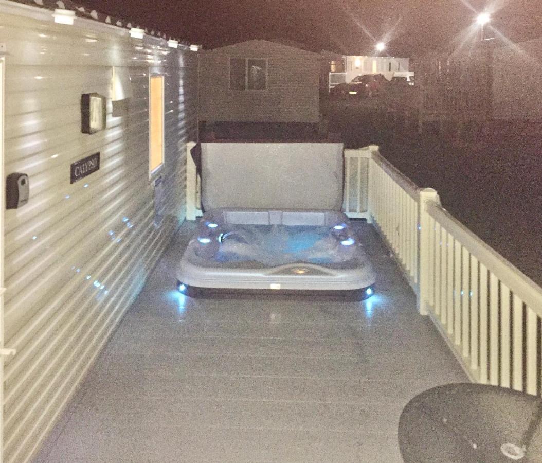 Calypso Hot Tub Breaks Tattershall Lakes Pet Friendly Exteriér fotografie